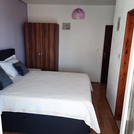 Apartments Marjanovic Bol Quarto foto