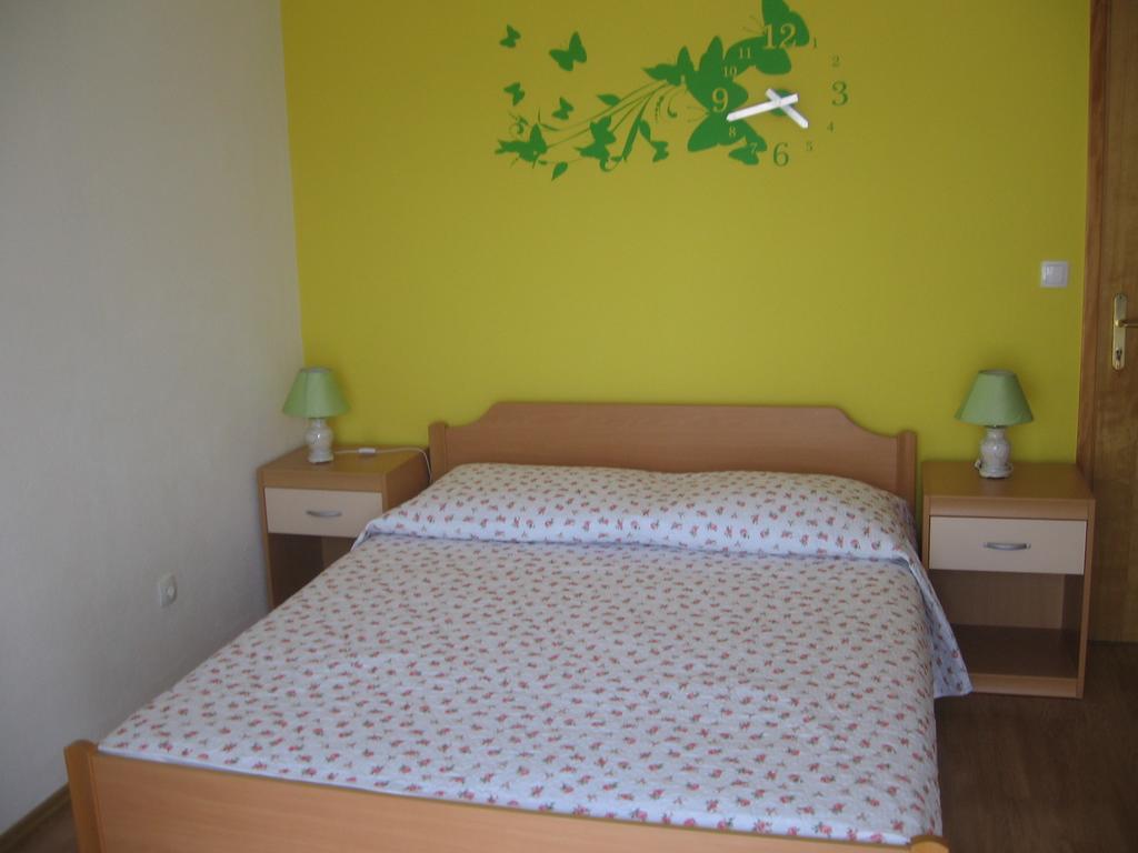 Apartments Marjanovic Bol Quarto foto